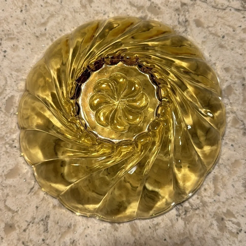 VINTAGE 70’s~HAZEL ATLAS AMBER GLASS~SERVING SALAD BOWL~CAPRI SWIRL PATTERN~G22
